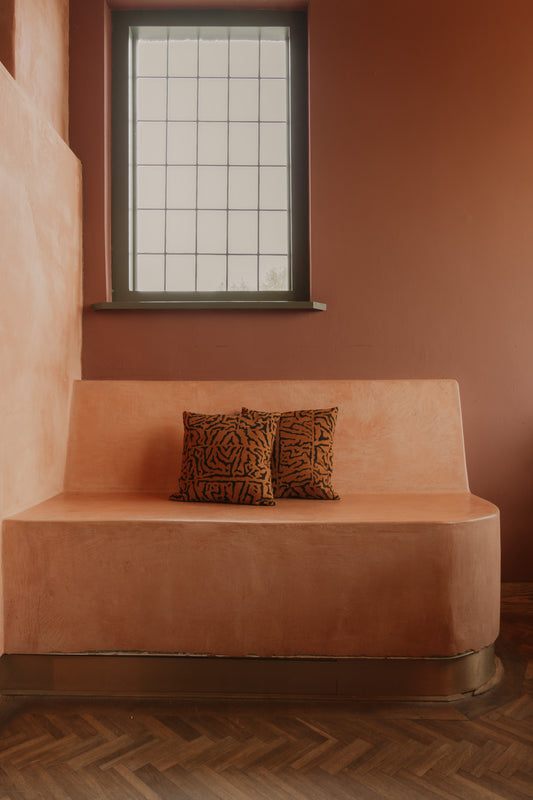 Authentieke modderdoeken kussen - Orange zebra